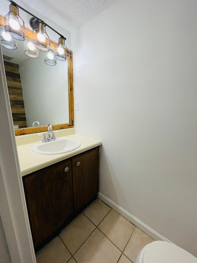 Building Photo - 406 Vineyard Pond Dr NW