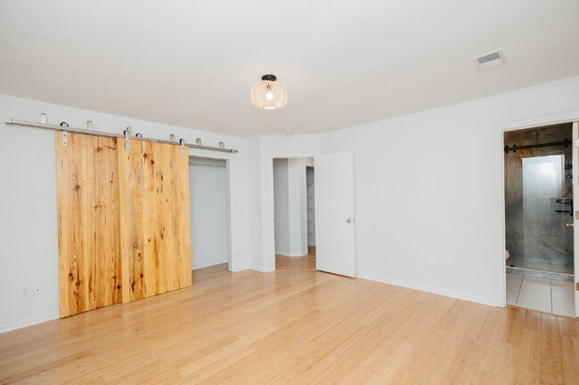 Building Photo - Charming 3-Bedroom Home with Hardwood Floors in Shadowmoss