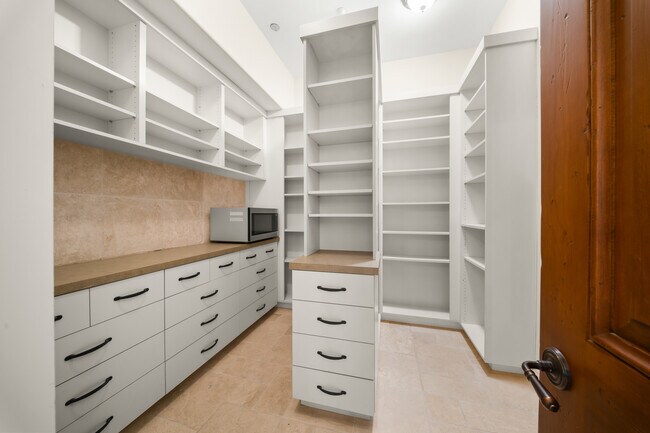 Building Photo - 3243 Calle De Debesa