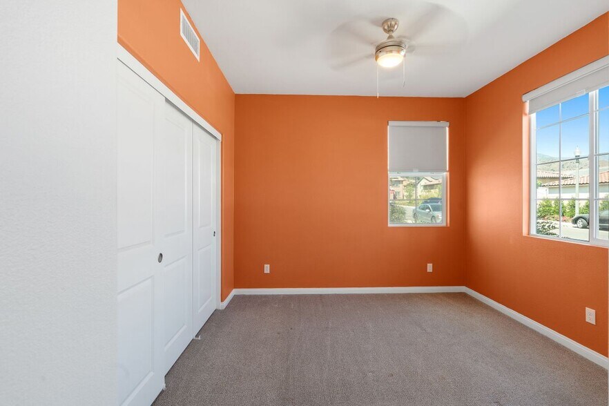 Building Photo - 528 Tibbetts St