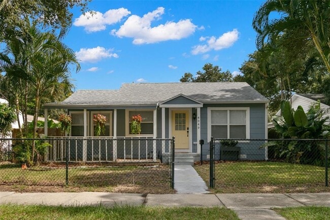 Primary Photo - 4049 Iris St N