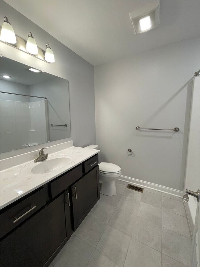 Building Photo - Townhome for rent in Crescent Ridge subdiv...