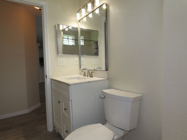 Building Photo - Spacious 4 Bedroom Pool Home Plus Addition...