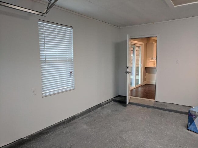 Building Photo - 5215 Guadalupe St