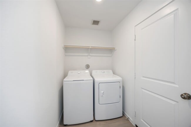 Building Photo - 4915 Esperanza Ter Dr