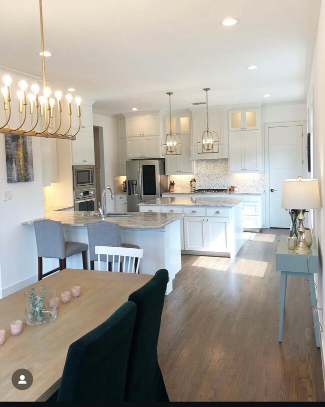 Building Photo - 853 Edgefield Rd