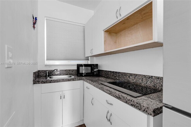 Building Photo - 110 NW 9th Ave