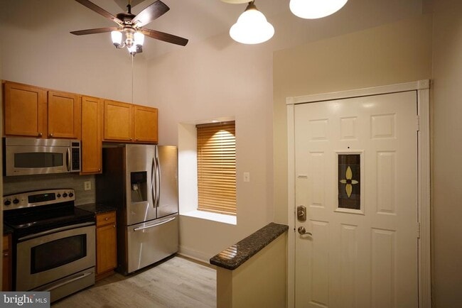 Building Photo - 6317 Early Glow Ct
