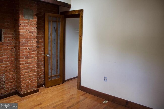 Building Photo - 209 W Chestnut St