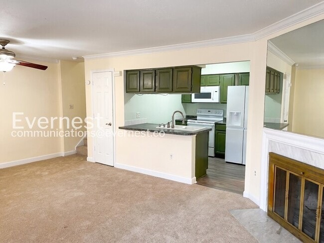 Building Photo - 12135 Salemtown Dr