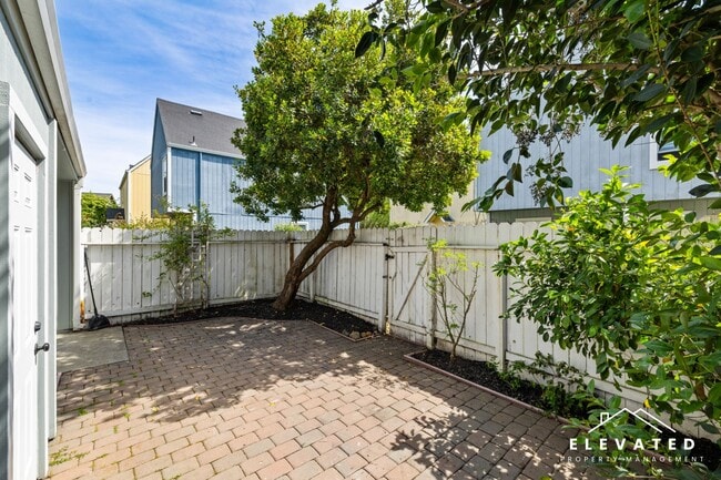 Building Photo - 8244 Windmill Farms Dr