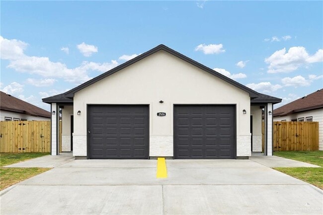 Primary Photo - 2526 N Vly Cir