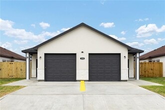 Building Photo - 12 Valley N Cir