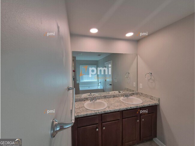 Building Photo - 5051 Pioneer Pkwy