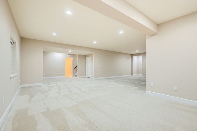 Building Photo - 4 Bed/4Bath Ranch-style home in the sought-after Meadow Mountain Villas community of southwest Lo...