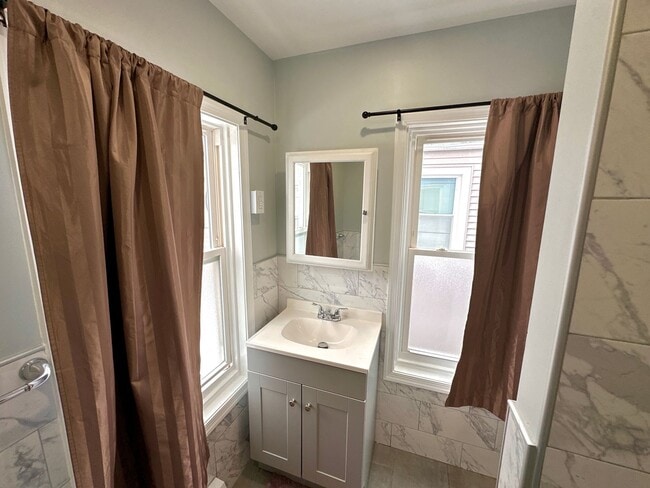 Building Photo - 546 N 11th St