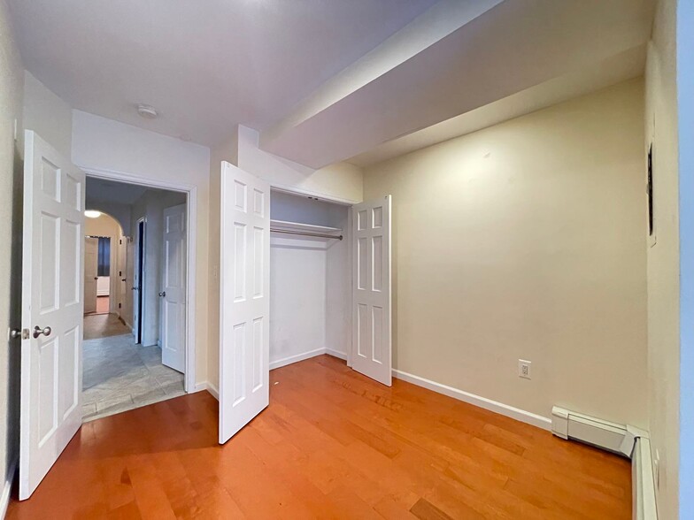 Building Photo - 3062 Roberts Ave