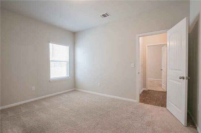 Building Photo - Beautiful and Spacious 4 BR / 3 BA Home fo...