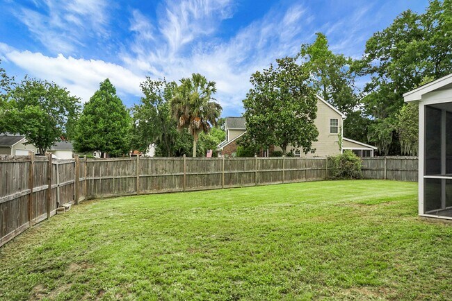 Building Photo - Gorgeous, 2 story, 4 BR, 2.5 BA Home with Fenced Yard near Magnolia Gardens