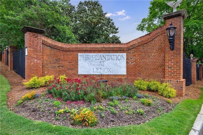 Building Photo - 27306 Plantation Dr NE