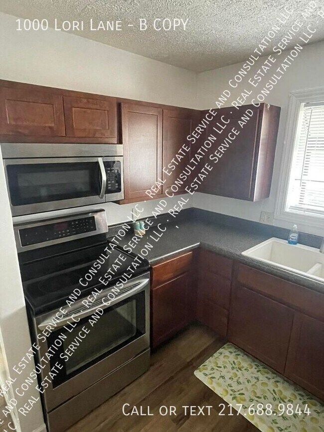 Building Photo - 1000 Lori Ln