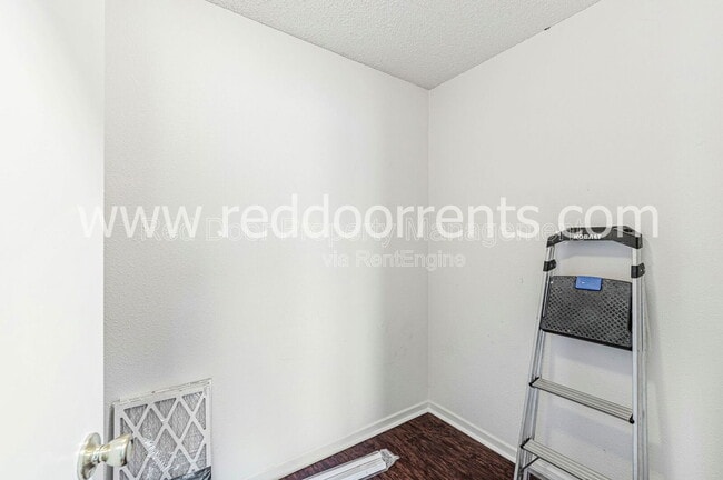 Building Photo - 12192 Maize Dr