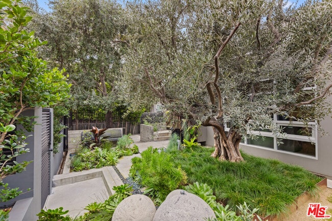 Building Photo - 329 Westbourne Dr