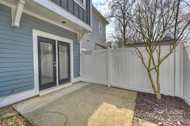 Building Photo - 2252 Vision Dr