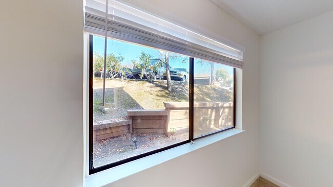 Building Photo - 33 Clay Ct