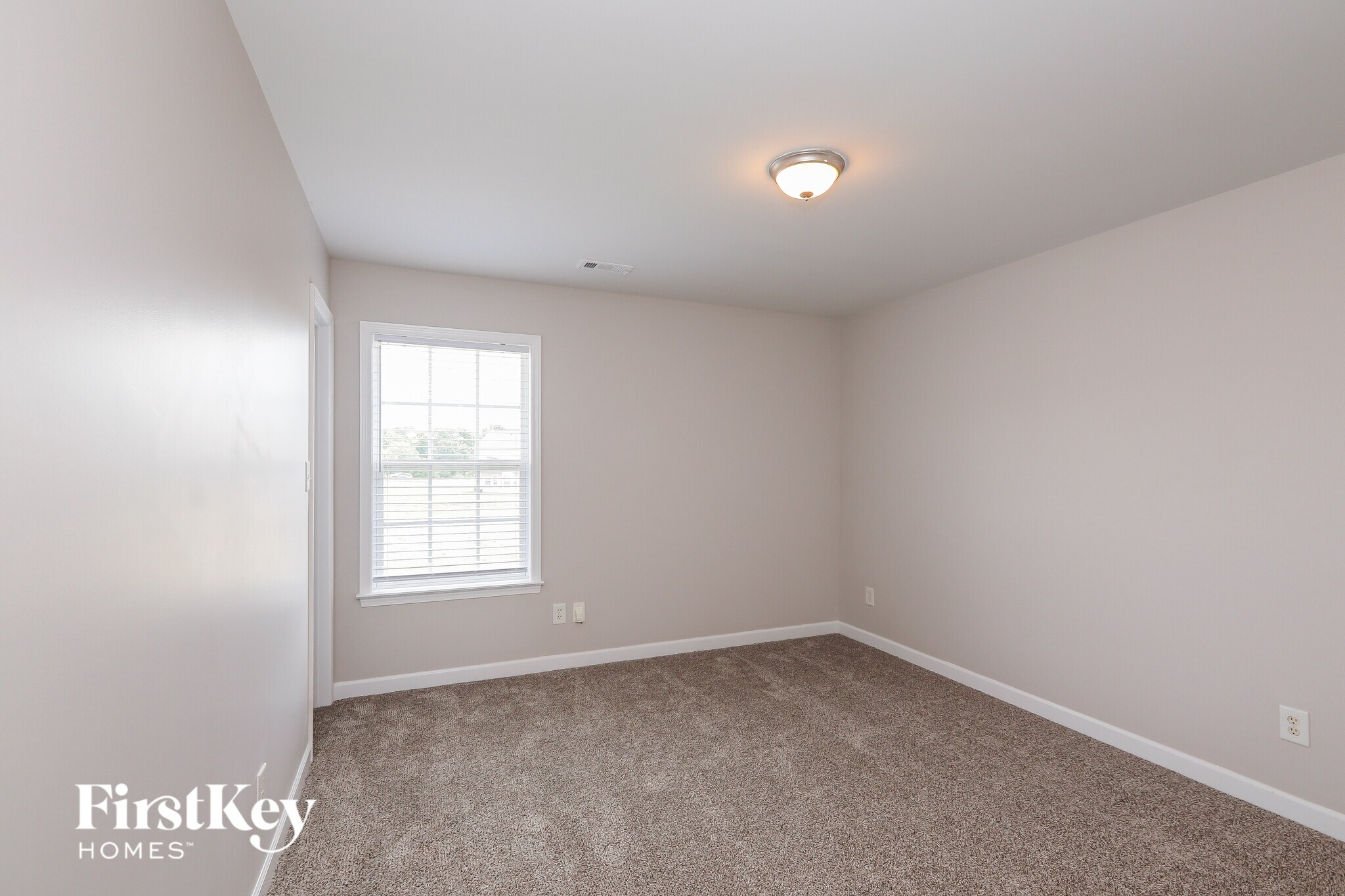 Building Photo - 2922 Blueberry Dr