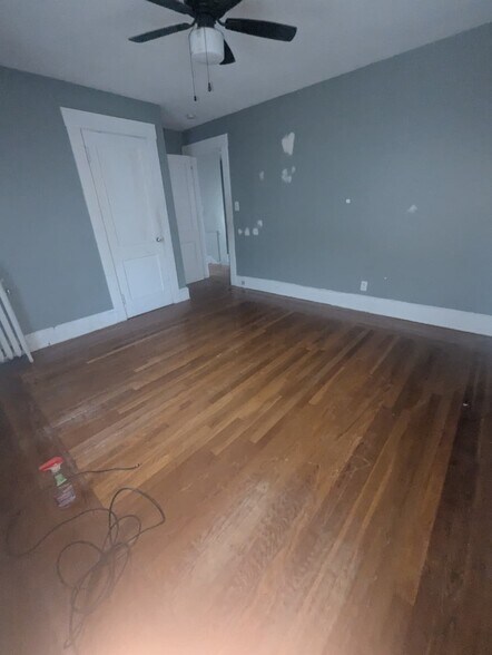 Building Photo - 66 Crescent St