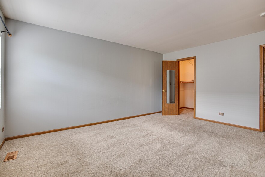 Master bedroom with walk in closet - 240 Acorn Dr