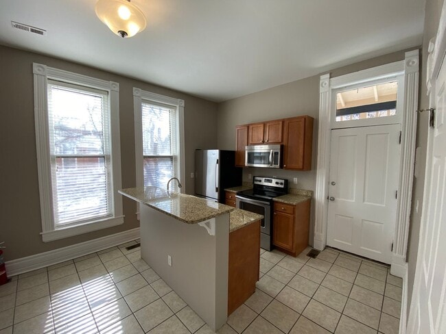 Building Photo - 885 Dennison Ave