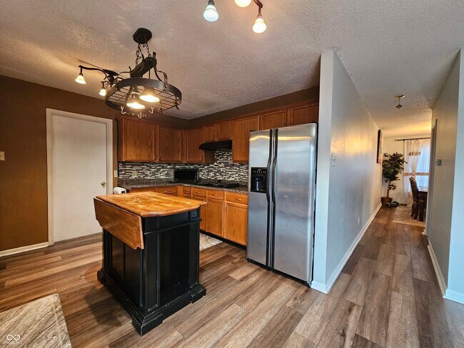 Building Photo - 10633 Cyrus Dr