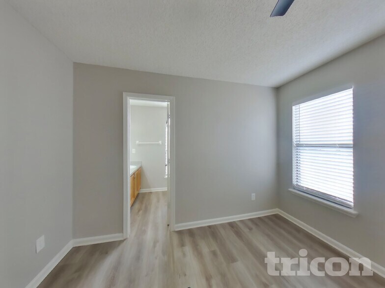 Building Photo - 12303 Sondra Cove Trail N