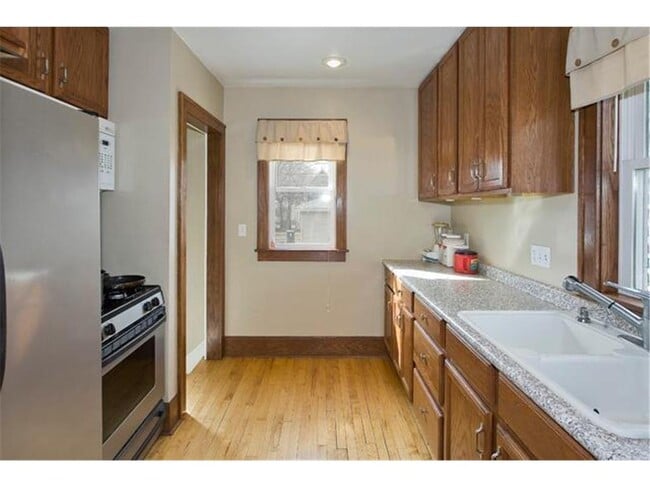 Building Photo - 2230 Cole Ave SE