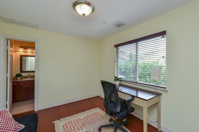 Building Photo - 3316 Clearview Cir