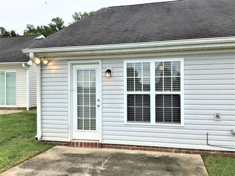 Building Photo - 3913 Bluestem Dr