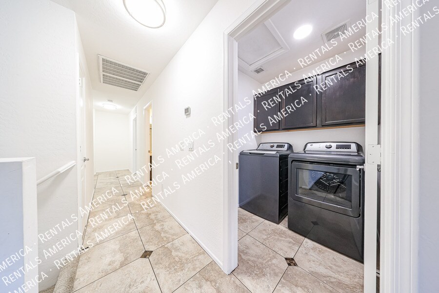 Building Photo - 13041 W Mauna Loa Ln