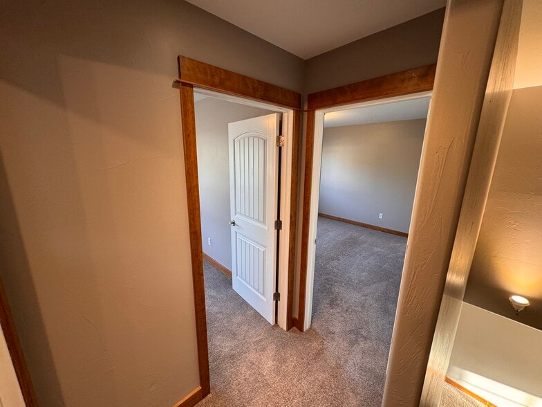 2 Single Bedrooms - 5485 Glenellen Dr