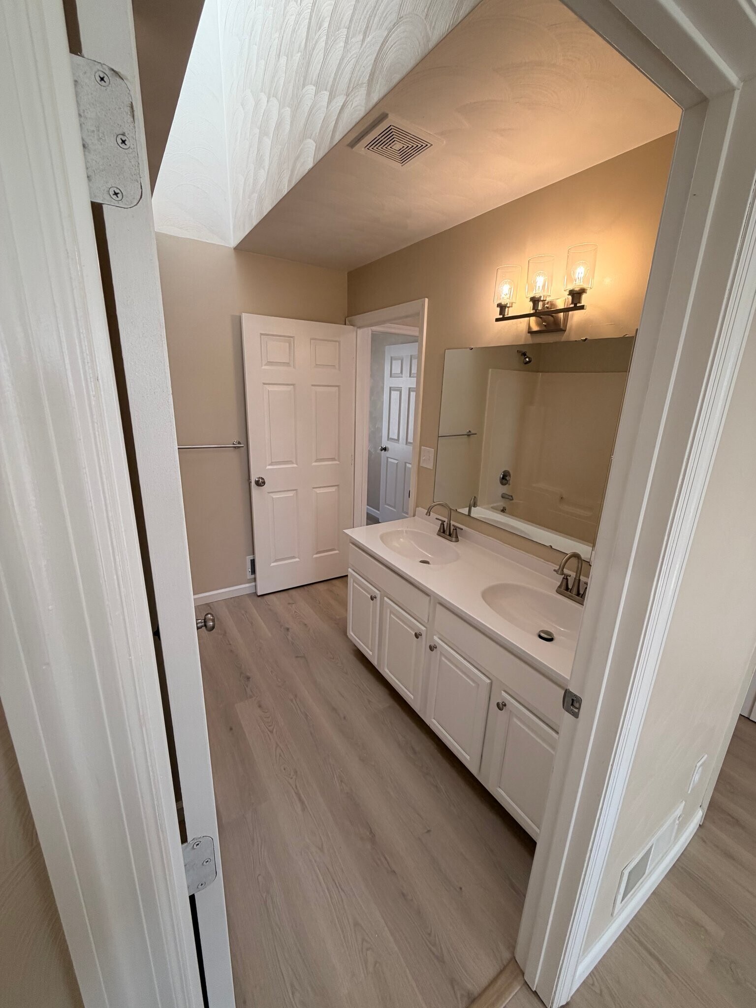 Building Photo - 1011 Pinoak Ct