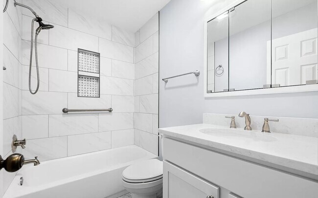 Building Photo - 3 Bed + Complete basement in Maryville