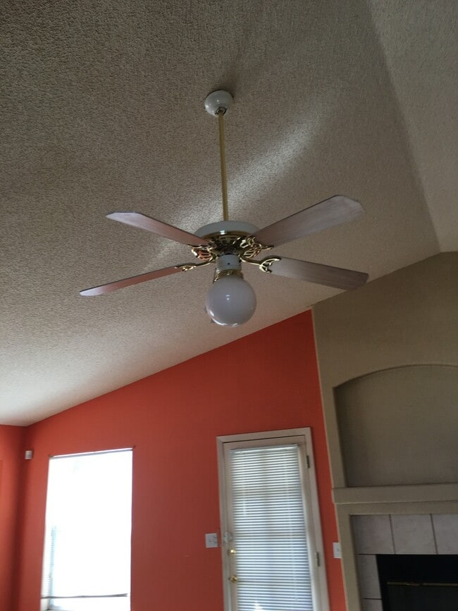 Building Photo - Beautiful house near Loop 375 and Edgemere