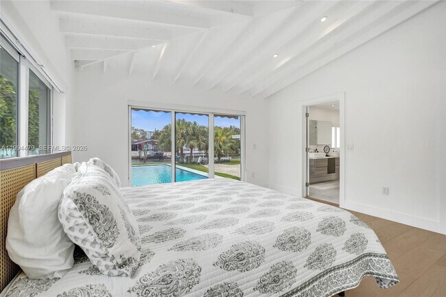 Building Photo - 12478 N Bayshore Dr