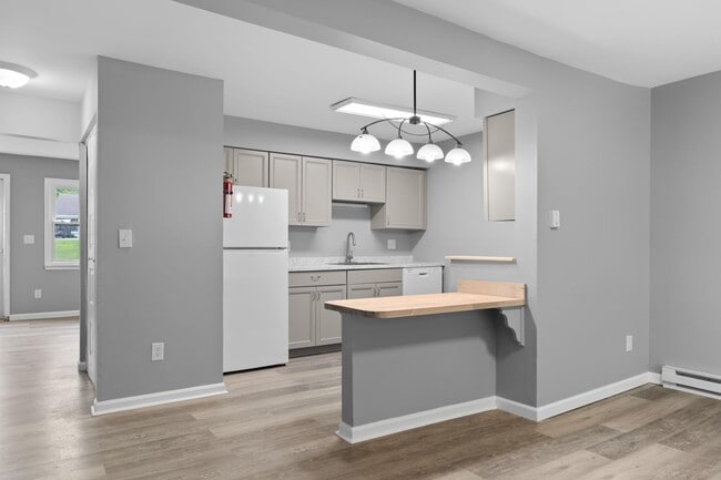 Building Photo - 500 NY-299