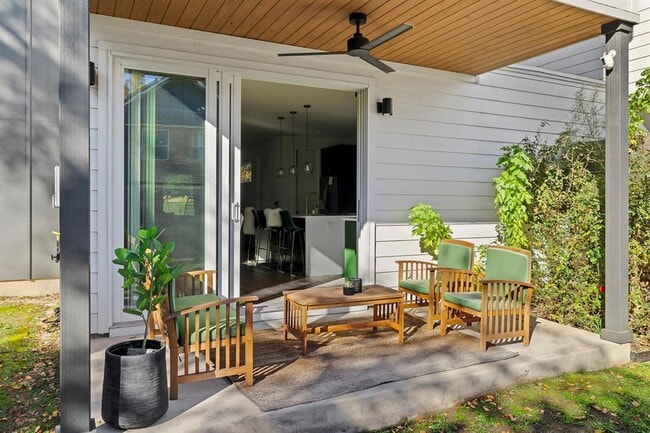 Building Photo - 404 Powell Cir