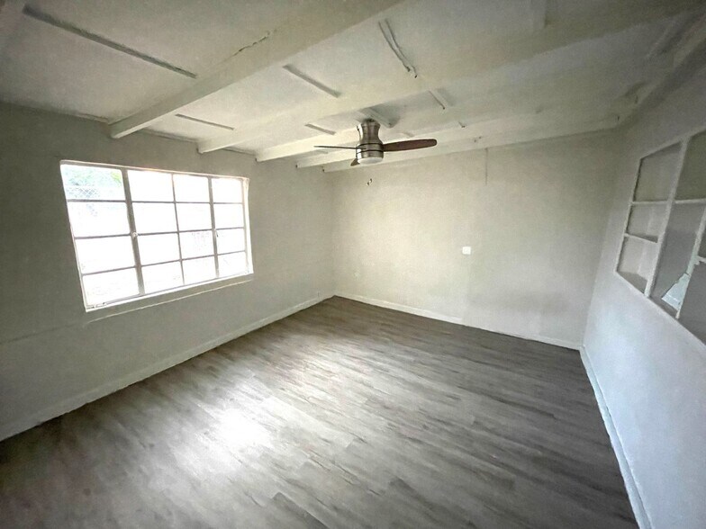 Building Photo - 4402 E Seneca St