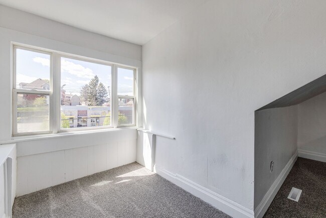 Building Photo - 705 Brownsville Rd