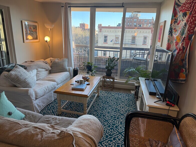 Building Photo - 1700 17th St NW