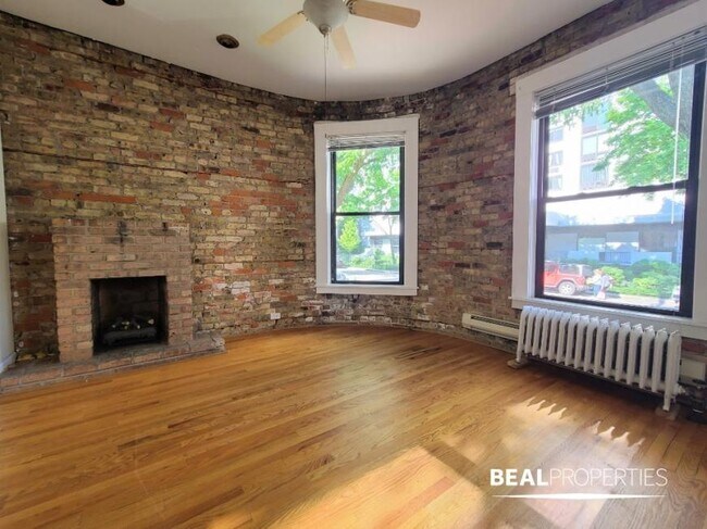 Building Photo - 2 bedroom in CHICAGO IL 60610